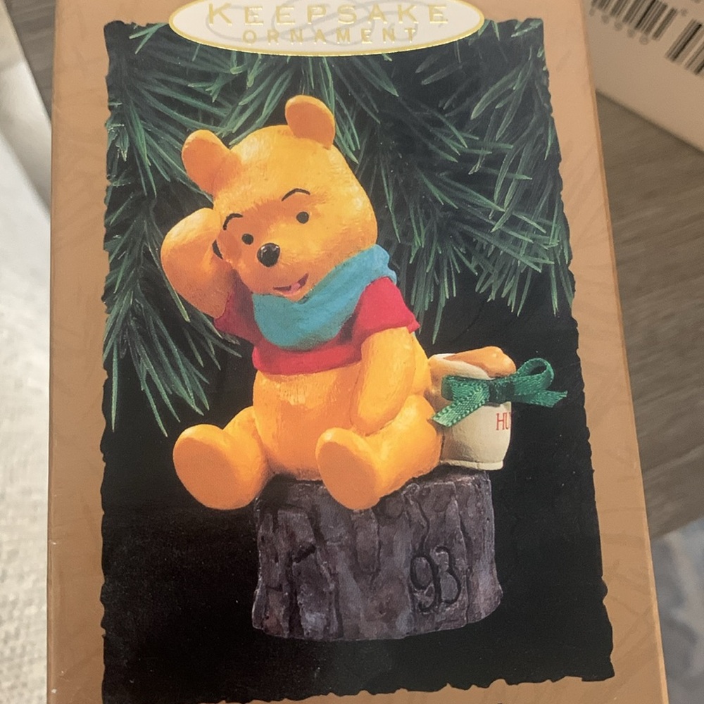 Hallmark Keepsake Ornament Winnie the Pooh
magic series 1993 New - Picture 5 of 5